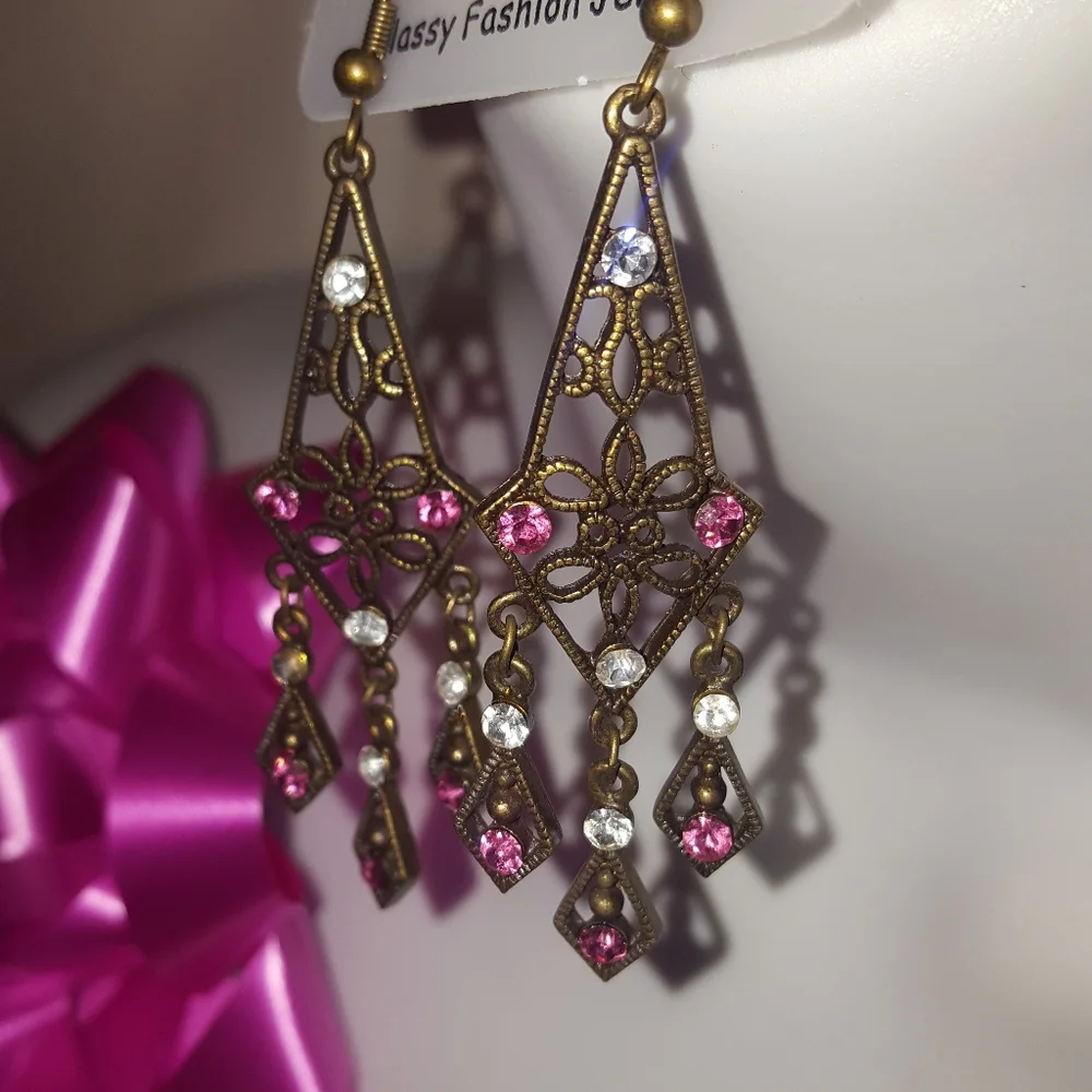 New Majestic teardrop rhinestone classy design earrings - Picture 10 of 12